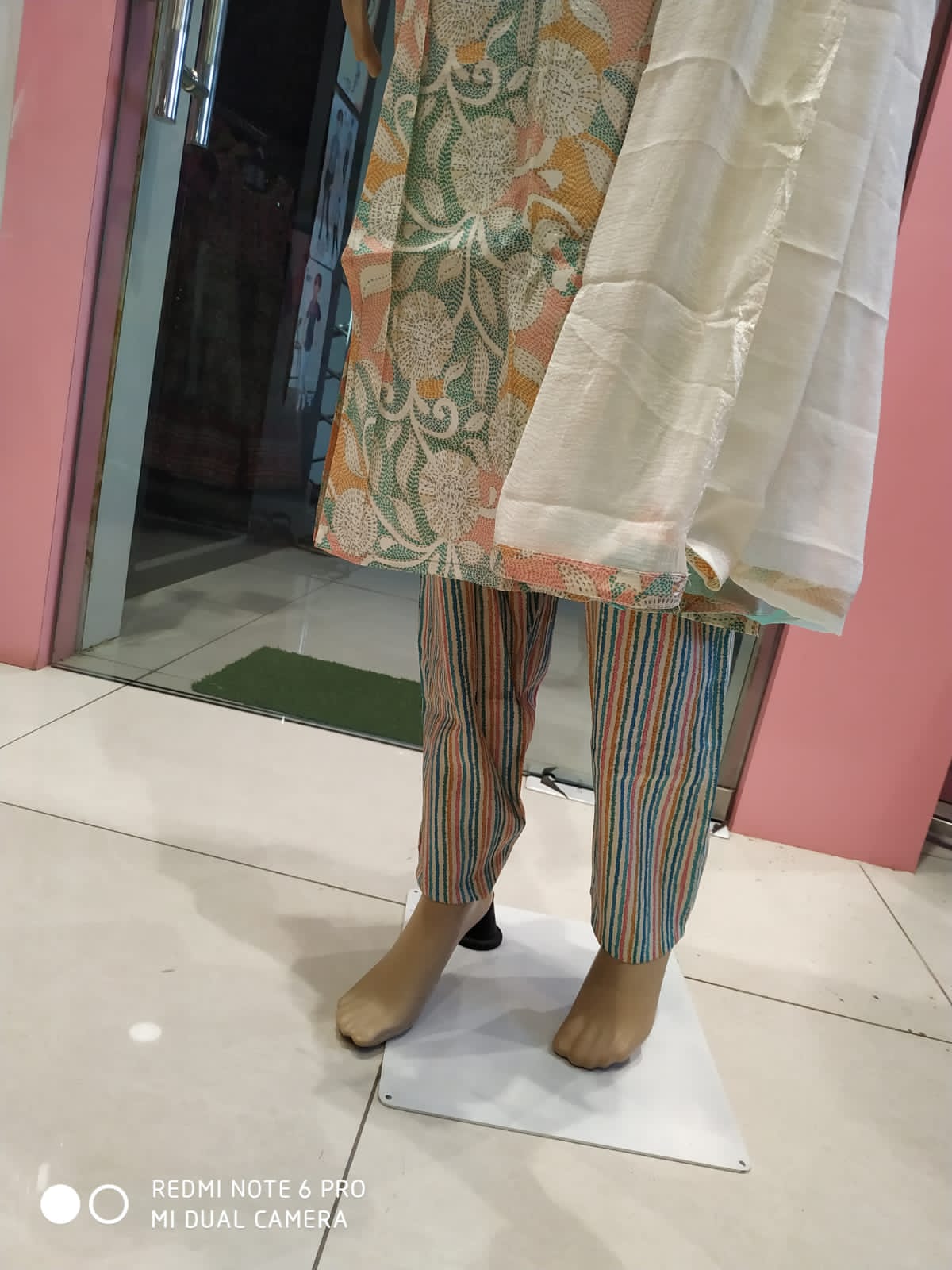 Women's kurti set with pant and dupatta, off white( Lfst 42)