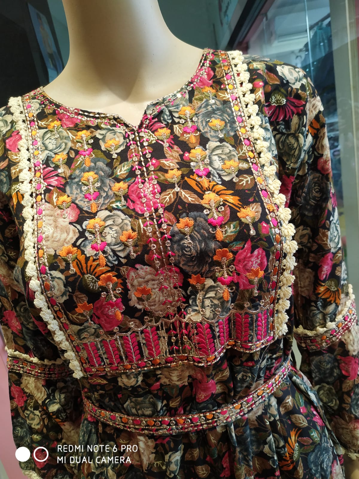 Flayered Umbrella western gownwith lacework( Lst 50)