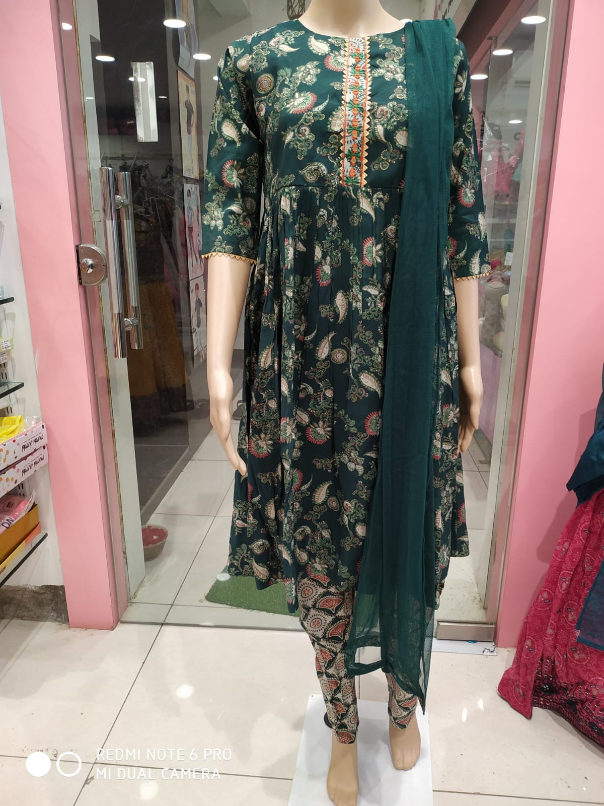 Women's kurti set with pant and dupatta, red/green( R 9)