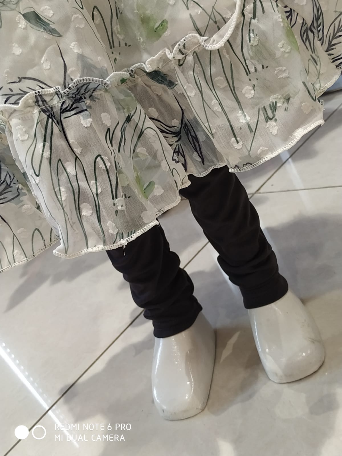 girls western stylish dress with legging , white& green ( Z 5)