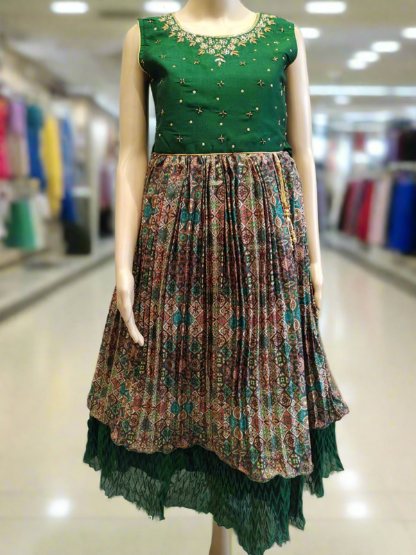 girls beautiful frock/ gown, flayered frock  red/ green ( e 41)